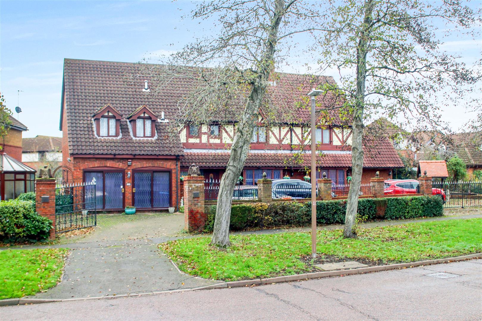 Willen Park Avenue., Willen Park, Milton Keynes